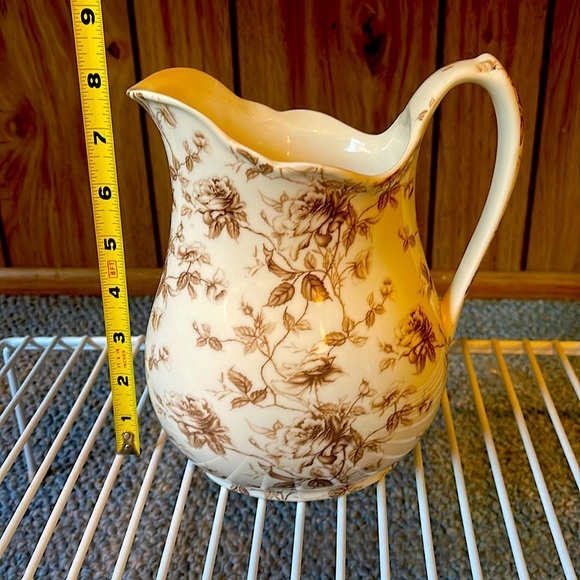 Vintage Pitcher by I. Godinger in Antique Reflections Brown Leaf Pattern - Picture 1 of 6